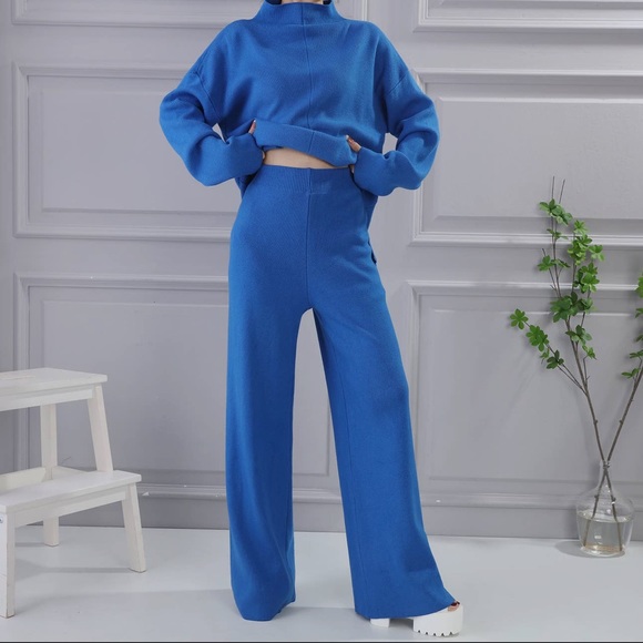 11 MADE IN EUROPE KNIT SWEATER AND PANT SET - Picture 3 of 5